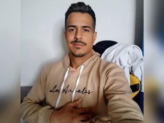 AkramQuiroga video shows
