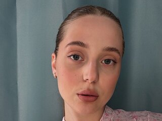AliceKiki live livejasmin