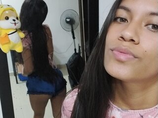 AnnaSmi shows jasmine