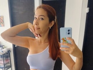 AriaRowan shows pics