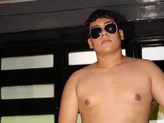 AronThom xxx nude