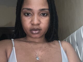 CarolineJames live lj