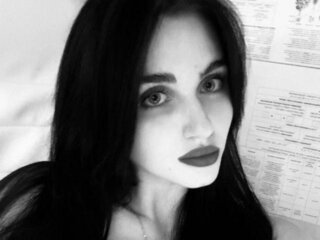 KarlyGuasp shows cam