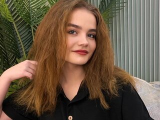 NancyBasset shows online